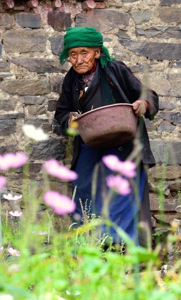 Old tibetan woman near Yamdrok lake